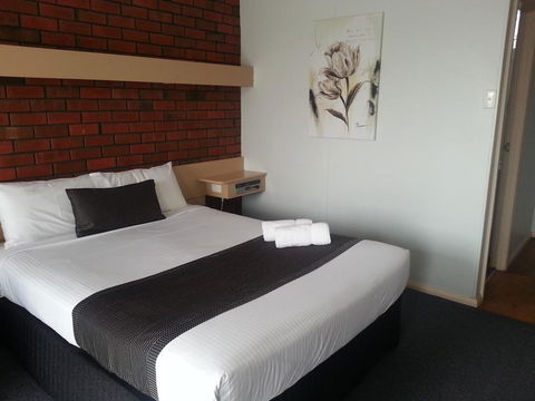 Big Valley Lakeside Paradise Motor Inn - Accommodation Bookings 3