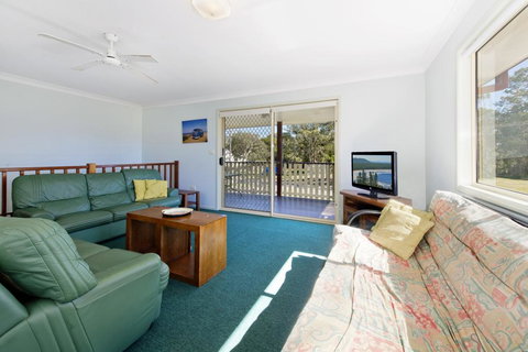 Bimbimbi 1, 11 Willow Street - Accommodation Bookings 3