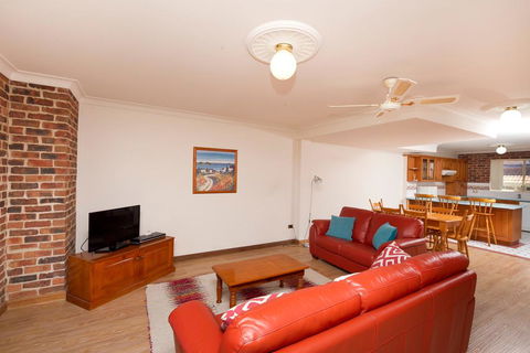 Birchgrove Terrace, Unit 3, Recreation Lane - Accommodation Bookings 1