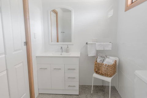 Bird In Hand Cottage, Port Noarlunga - Accommodation Bookings 1
