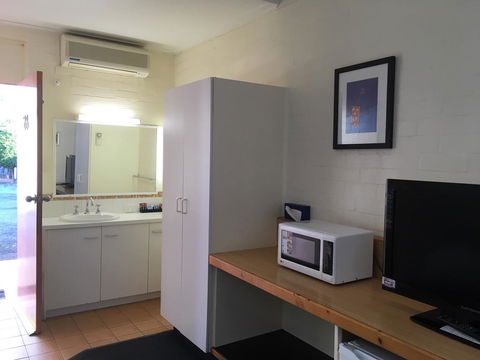 Bishops Lodge Narrandera - Accommodation Bookings 3