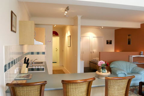 Black Dolphin Waterfront Apartment - Accommodation Bookings 2