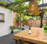 Blackbird at Arlo's - The heart of Glenelg - Wifi - Accommodation Bookings