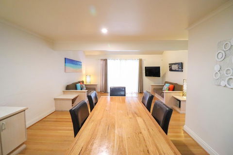 Blackbutt Family Loft Townhouse - Accommodation Bookings 2