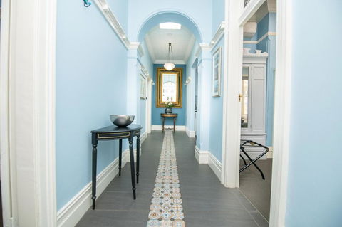Blue Door Apartments Heritage Charm In CBD - Accommodation Bookings 3