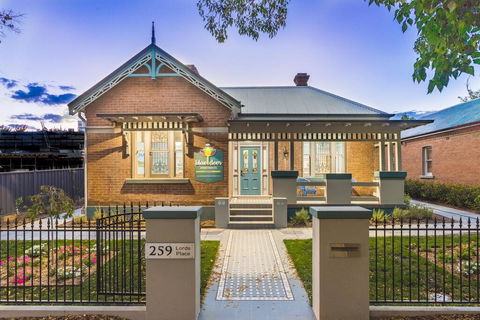 Blue Door Apartments Heritage Charm In CBD - Accommodation Bookings 0