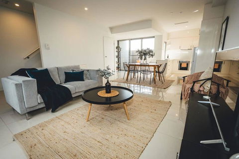 Blue Gum On First Ave - CBD Fringe, WiFi, Netflix - Accommodation Bookings 1