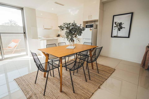 Blue Gum On First Ave - CBD Fringe, WiFi, Netflix - Accommodation Bookings 2