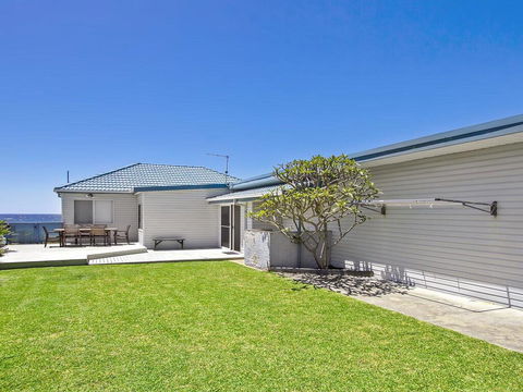 Blue Horizon - Beachfront With Fireplace - Accommodation Bookings 2