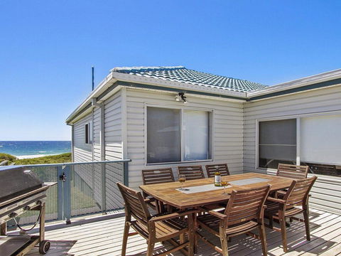 Blue Horizon - Beachfront With Fireplace - Accommodation Bookings 0