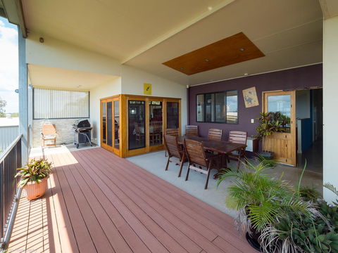 Blue Water Retreat - Upstairs - Accommodation Bookings 0