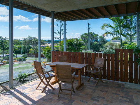 Blue Water Retreat - Upstairs & Downstairs - Accommodation Bookings 3