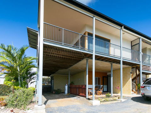 Blue Water Retreat - Upstairs & Downstairs - Accommodation Bookings 1