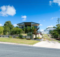 Blue Water Retreat - Upstairs  Downstairs - Accommodation Bookings