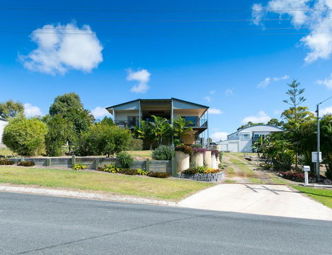 Blue Water Retreat - Upstairs & Downstairs - Accommodation Bookings 0