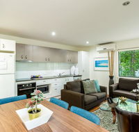 Bluewater 1 - Rainbow Shores Amazing Location Easy Walk To Beach Pool Aircon Outdoor spa