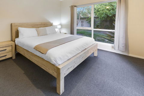Bluff View River House - Stunning Riverfront - Accommodation Bookings 1