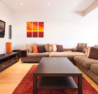 Bold modern 1 bed 10 mins from the city - Accommodation Bookings