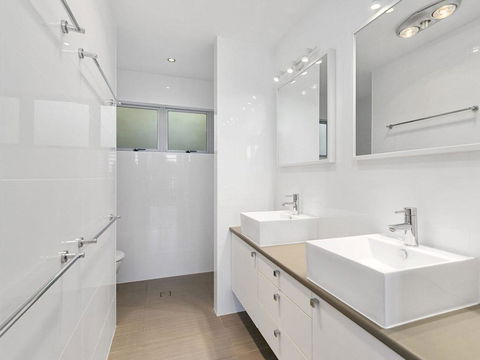Bombora 4 Bedroom - Accommodation Bookings 2