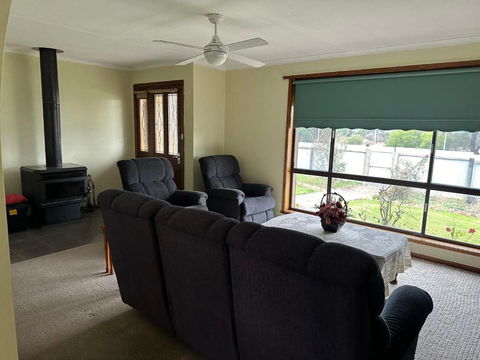 The House In Large Garden - Accommodation Bookings 2