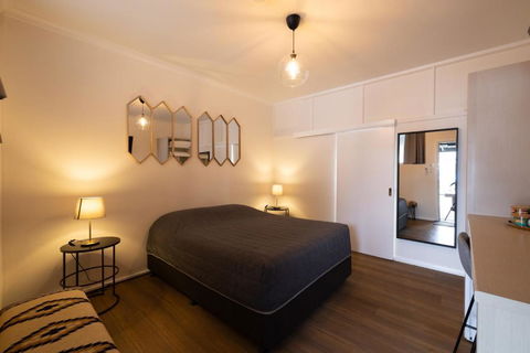 The Lake George Hotel - Accommodation Bookings 0