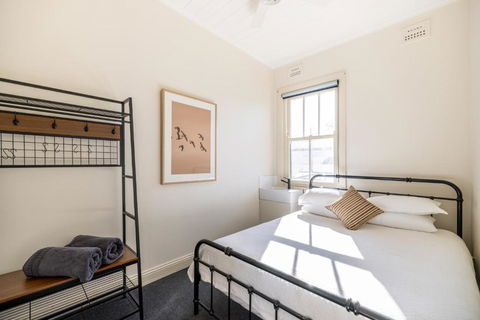 The Middle - Accommodation Bookings 3