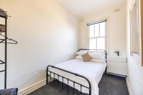 The Middle - Accommodation Bookings 2