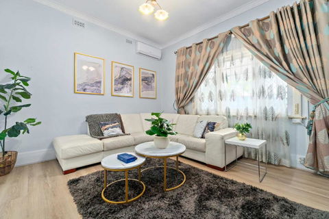 The Newly Renovated - Maylands Vacation Home - Accommodation Bookings 2