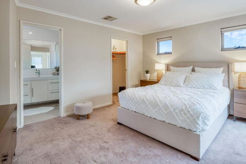 The Stirling - Experience The Sea To City Lifestyle - Accommodation Bookings 2