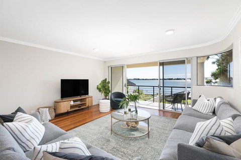 Waterfront Duplex 5 Bedrooms 5 Bathrooms - Accommodation Bookings 0