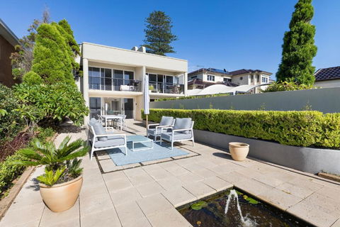 Waterfront Duplex 5 Bedrooms 5 Bathrooms - Accommodation Bookings 1