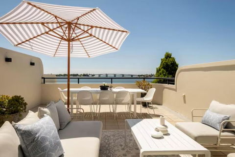 Waterfront Duplex 5 Bedrooms 5 Bathrooms - Accommodation Bookings 3