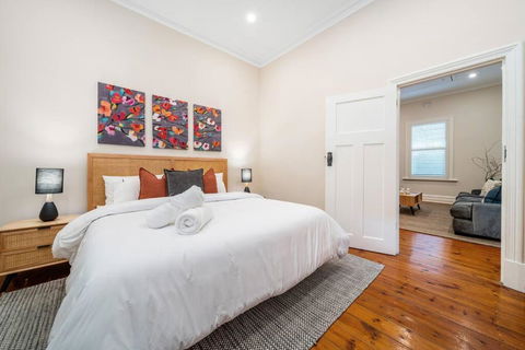 Waratah Cottage 1910 - Boutique - Accommodation Bookings 1