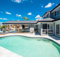 Waterfront Resort Style Retreat Runaway Bay - Accommodation Bookings