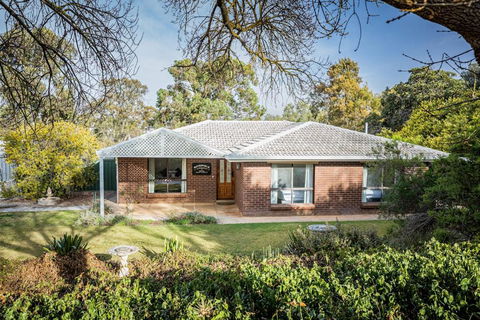 Watervale Hotel Guesthouse - Accommodation Bookings 1