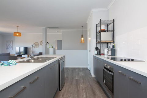 Xanadu - Aldinga Beach - C21 SouthCoast Holidays - Accommodation Bookings 3
