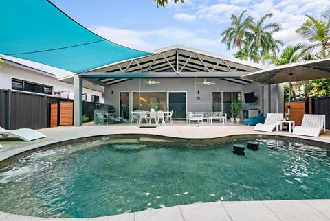A Sumptuous Poolside Family Oasis At Gardens Villa - Accommodation Bookings 0