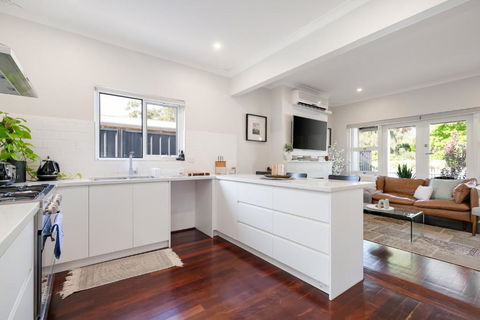 Guildford Cottage By Swan Bnb Management - Accommodation Bookings 2