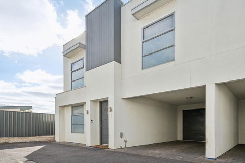 West Croydon Condo - Accommodation Bookings 1