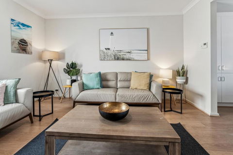 West Croydon Condo - Accommodation Bookings 3
