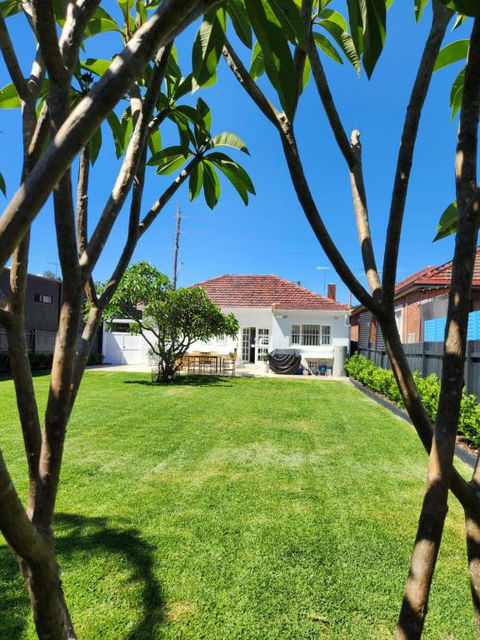WOW - King Beds, Huge Yard, New Reno, Close To Beach, Private, Level No Stairs - Accommodation Bookings 0