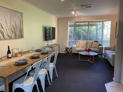 Yarra House - Comfortable 3 Bedroom Home Close To Everything! - Accommodation Bookings 0