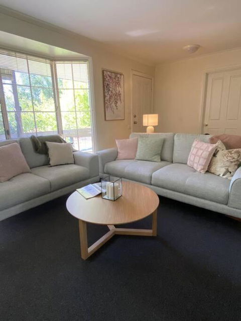 Yarra House - Comfortable 3 Bedroom Home Close To Everything! - Accommodation Bookings 3