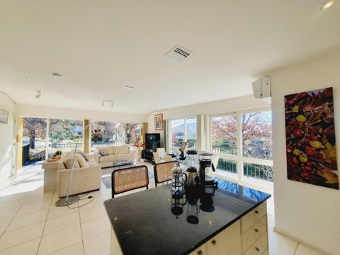 Yarralumla Sunny&open&comfy 3B&2B Home Near By A Lake And Shopping Centre - Accommodation Bookings 0