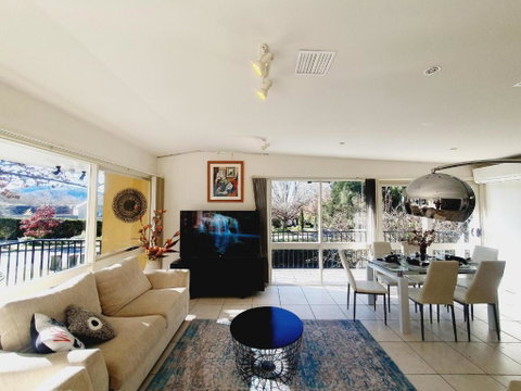 Yarralumla Sunny&open&comfy 3B&2B Home Near By A Lake And Shopping Centre - Accommodation Bookings 1