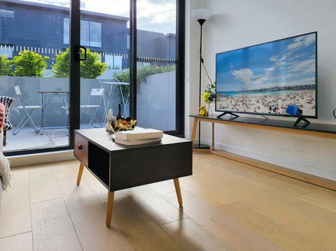 Your Quiet Penthouse With High Ceiling Split Level - Accommodation Bookings 0