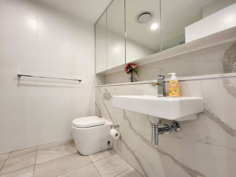 Your Quiet Penthouse With High Ceiling Split Level - Accommodation Bookings 1