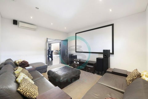 Zen Bayview Bliss: Luxury Marina Mansion - Accommodation Bookings 1