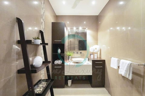 Zen Bayview Bliss: Luxury Marina Mansion - Accommodation Bookings 2