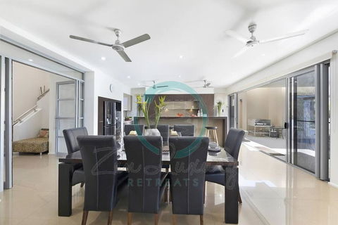 Zen Bayview Bliss: Luxury Marina Mansion - Accommodation Bookings 3